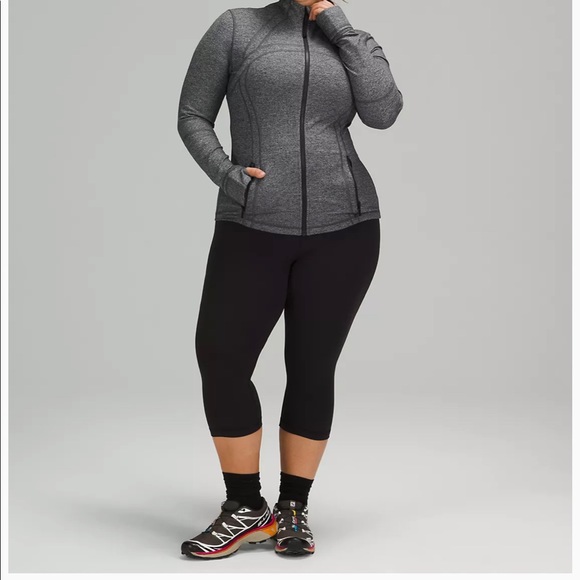 Lululemon define jacket: heather black. Worn a few times, sold out online - Picture 5 of 5